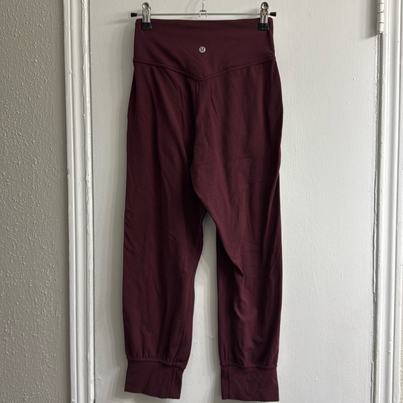 Lululemon Align High-Rise Cropped Jogger size 2
Mulled Wine - Picture 9 of 13